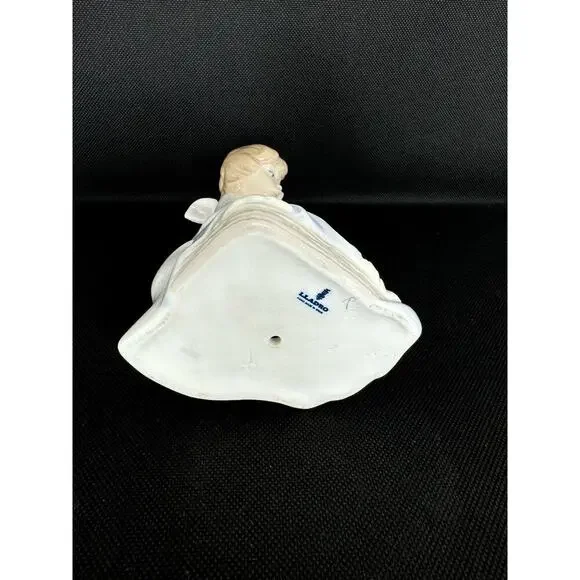 Vintage Lladro Angel with Boy ceramic figurine  7 '' H by 3.1/4  Collectible - Picture 3 of 5
